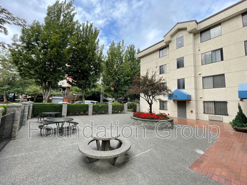 Seattle House: 400 10th Ave