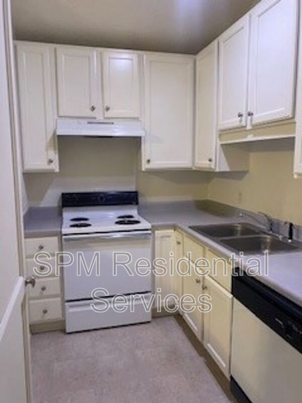 Wilmington Condo: 2705 Mayfair Dr