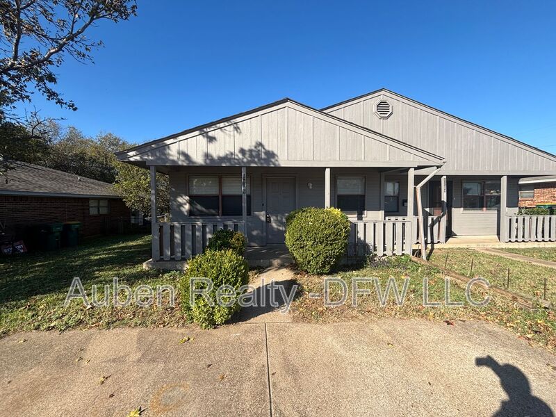 Cedar Hill House: 1106 Suburban Drive