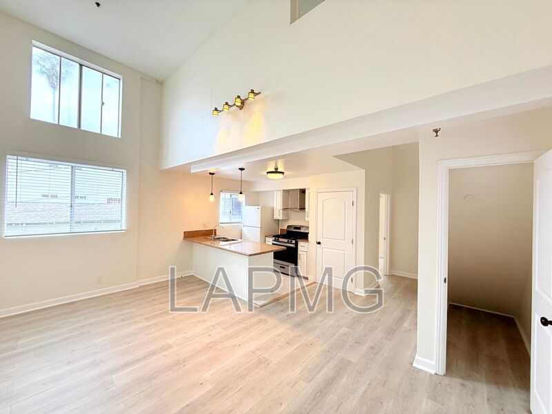 Los Angeles House: 432 N Kingsley Dr.