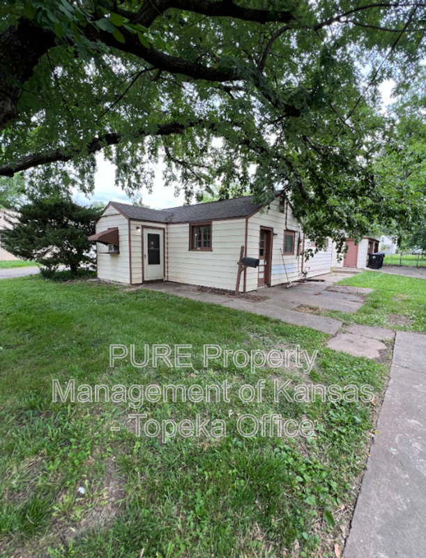 Topeka House: 1816 SW Moundview Drive