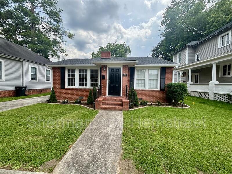 Augusta House: 204 Ellis Street