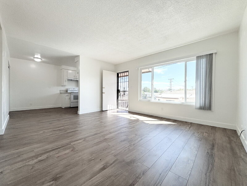 Montebello Condo: 820 W Oakwood St