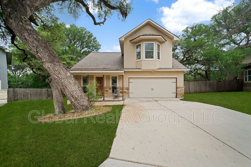 New Braunfels House: 635 Bluffside Dr