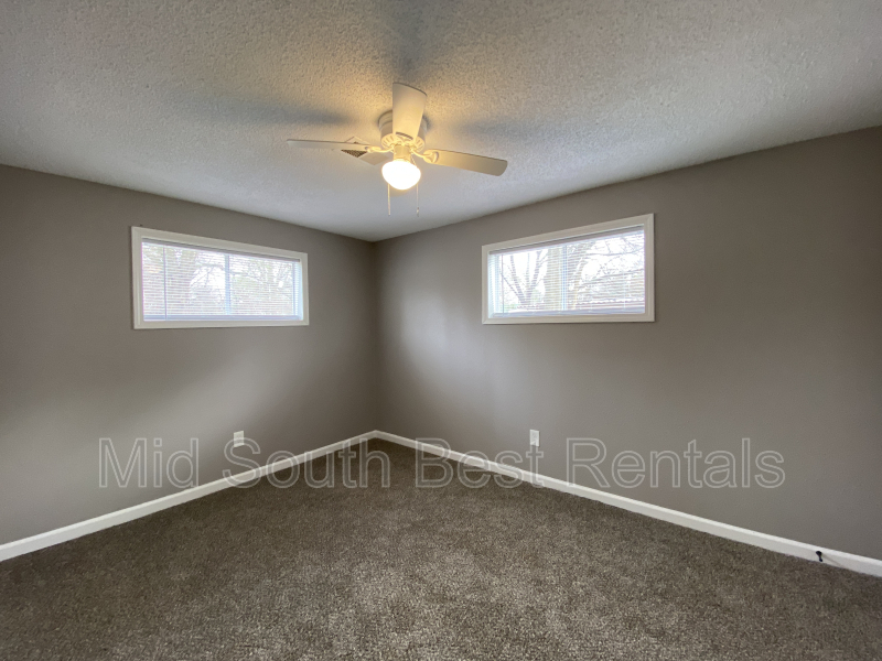 Request a Viewing for 1612 Robin Hood Ln Tenant Turner