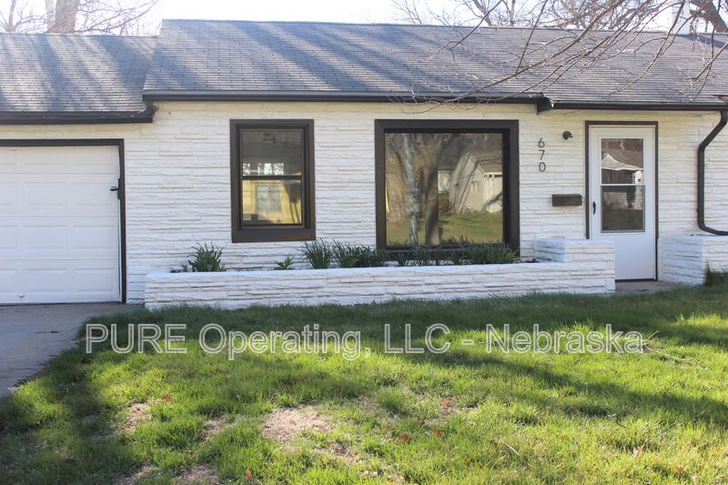 Omaha House: 670 S. 69th Street