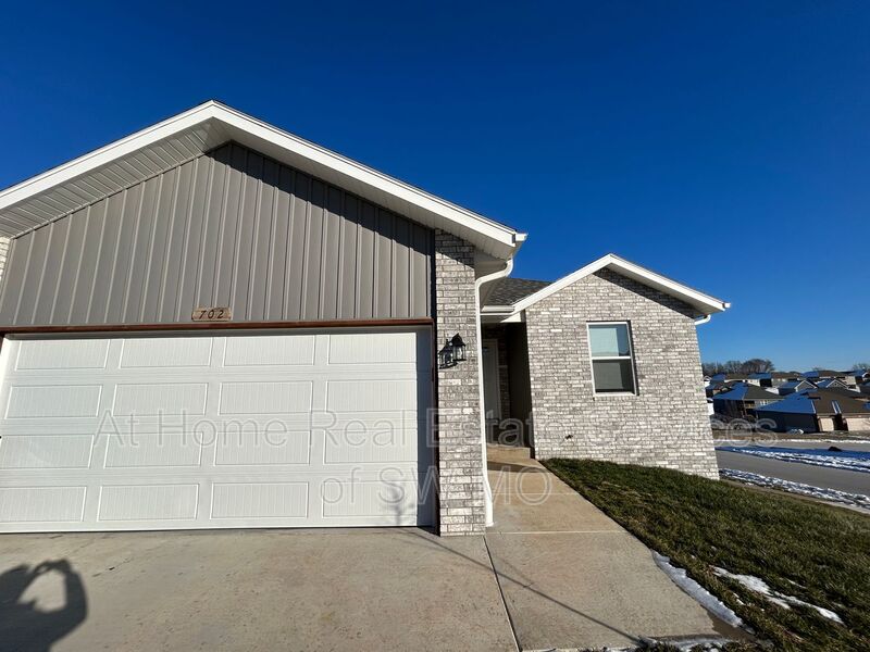 Ozark Condo: 702 E Watermill Cir