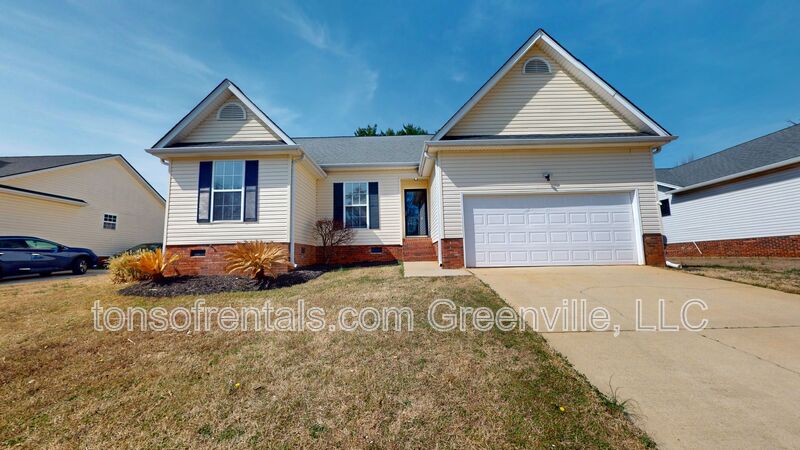 Simpsonville House: 407 Windy Meadow Way