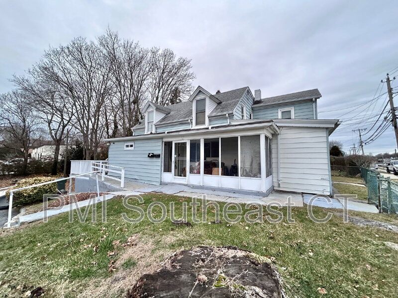 New London Condo: 121 Shaw St