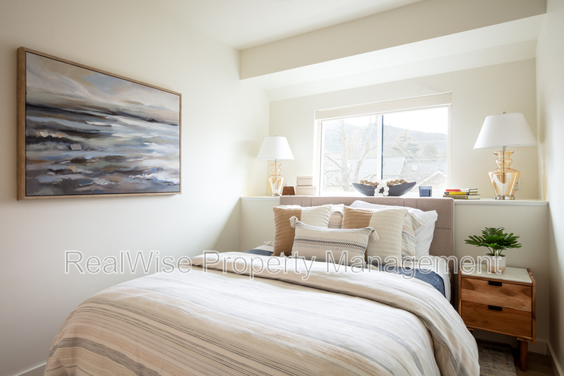 Ashland House: 168 Garfield St