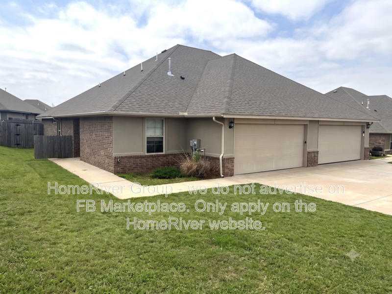Yukon Condo: 11208 Coachmans Rd