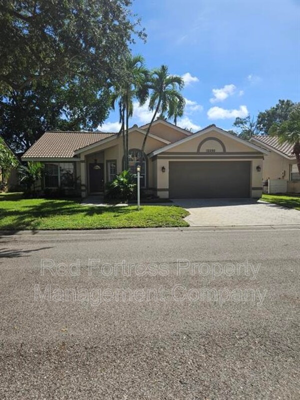 Fort Myers House: 12290 Eagle Pointe Circle