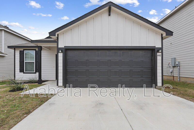 New Braunfels House: 440 Lynwood Gold