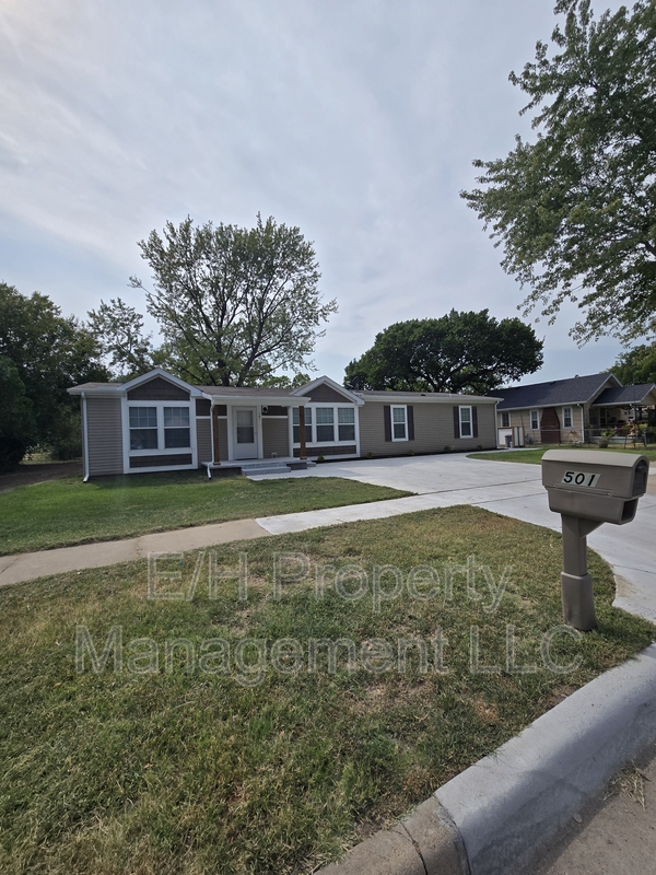 Wichita House: 501 South Edwards Avenue