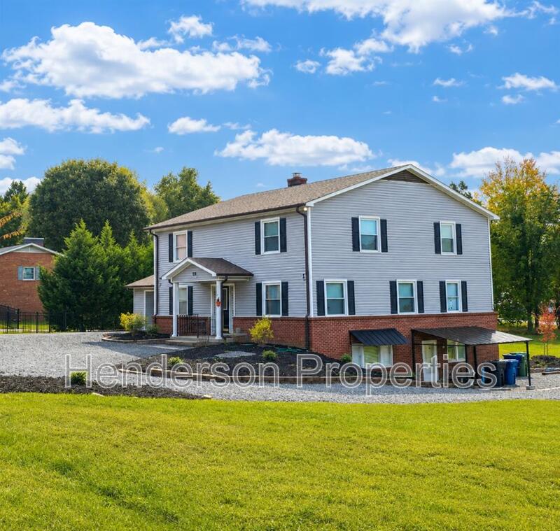 Hickory Condo: 224 28th Ave Pl NE