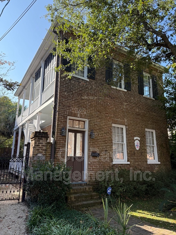 Mobile Condo: 257 Adams St (upstairs)