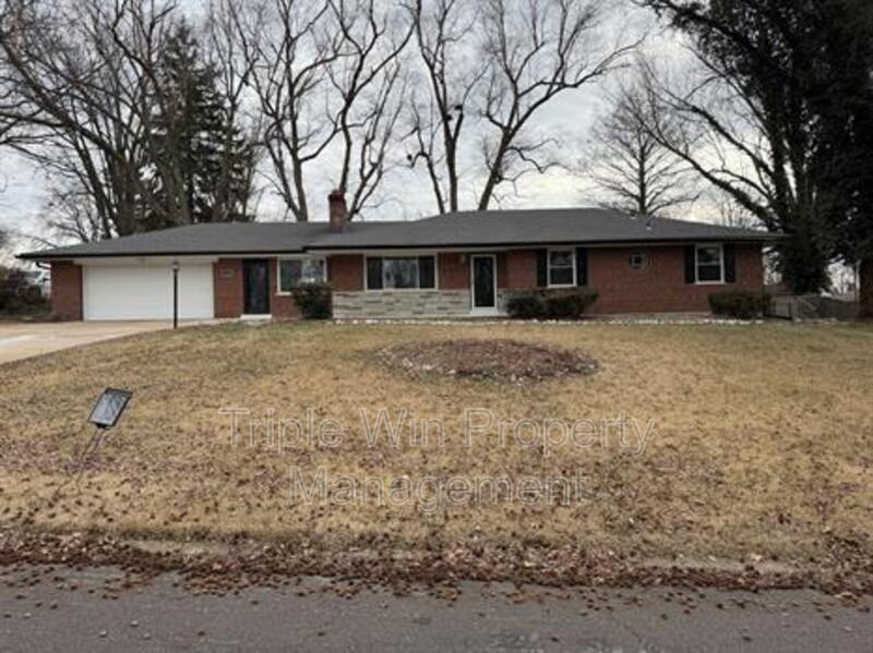 Florissant House: 30 Rolling Hills Dr