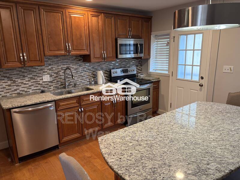 Brooklyn House: 611 Cheraton Rd