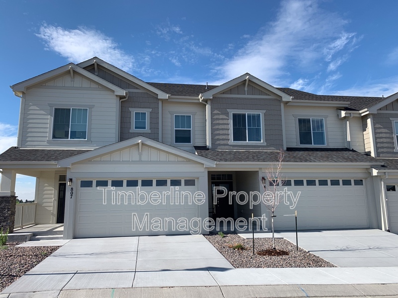 Monument House: 811 Marine Corps Dr