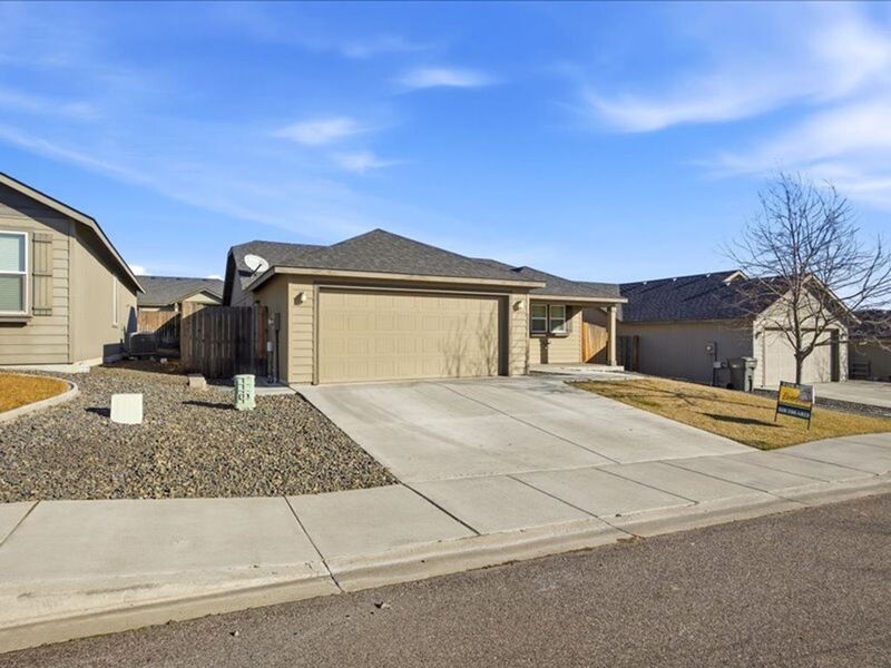 Kennewick House: 9352 W. 9th Place