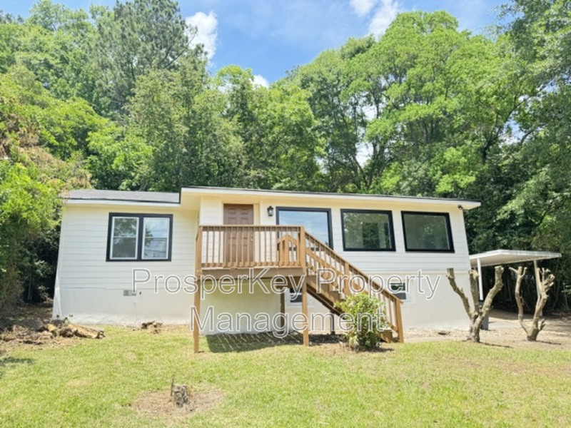Columbus House: 2353 Agnes Dr