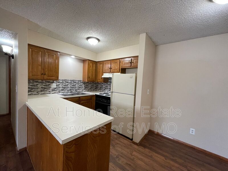 Springfield Condo: 2862 S Rogers