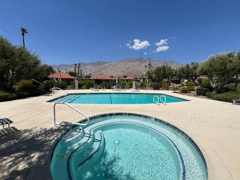 Palm Springs House: 643 N Via Acapulco