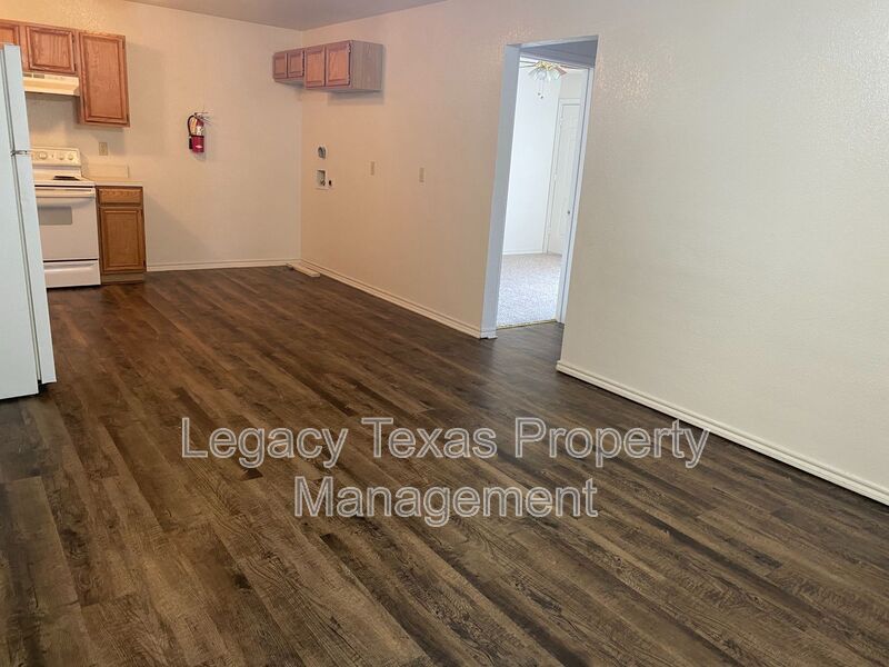 Cleburne Condo: 1110 Williams Ave Apt #C