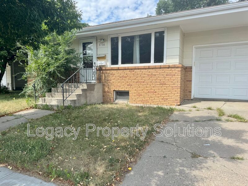 Bismarck House: 1716 Porter Ave