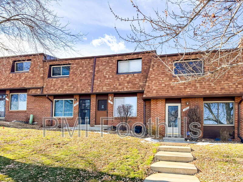 Golden Townhome: 171 Holman Way