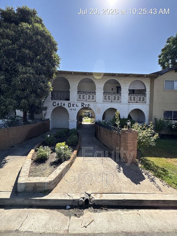 Visalia Condo: 1418 S Crowe St