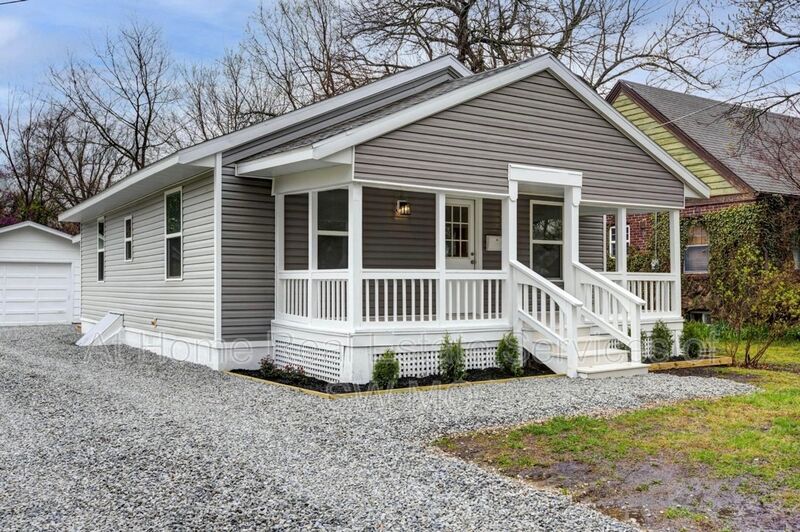 Springfield House: 1539 S Fremont Ave