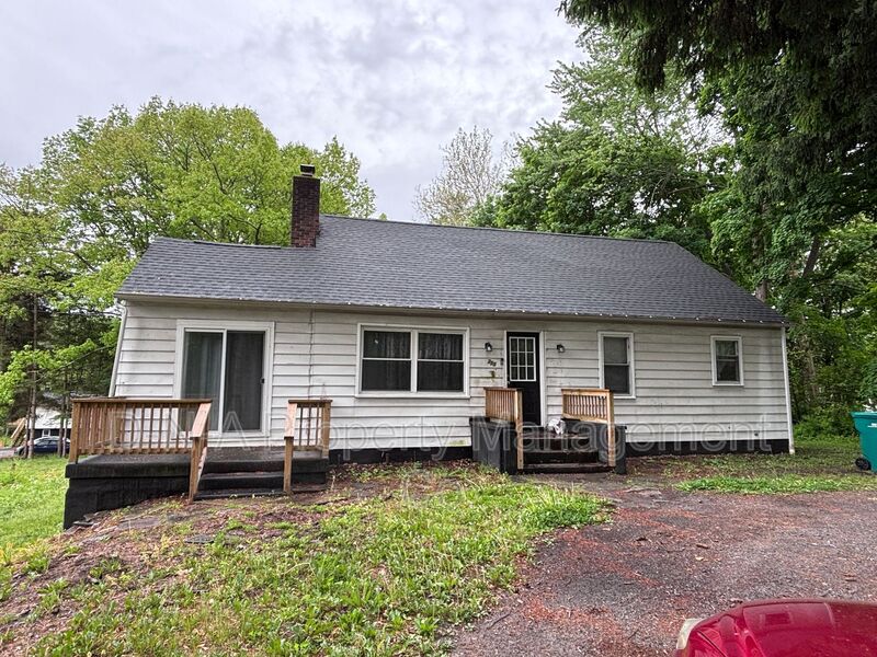 East Stroudsburg House: 355 E Brown St
