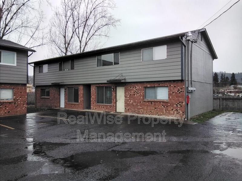 Winston Condo: 314 NW Tumlin Ave