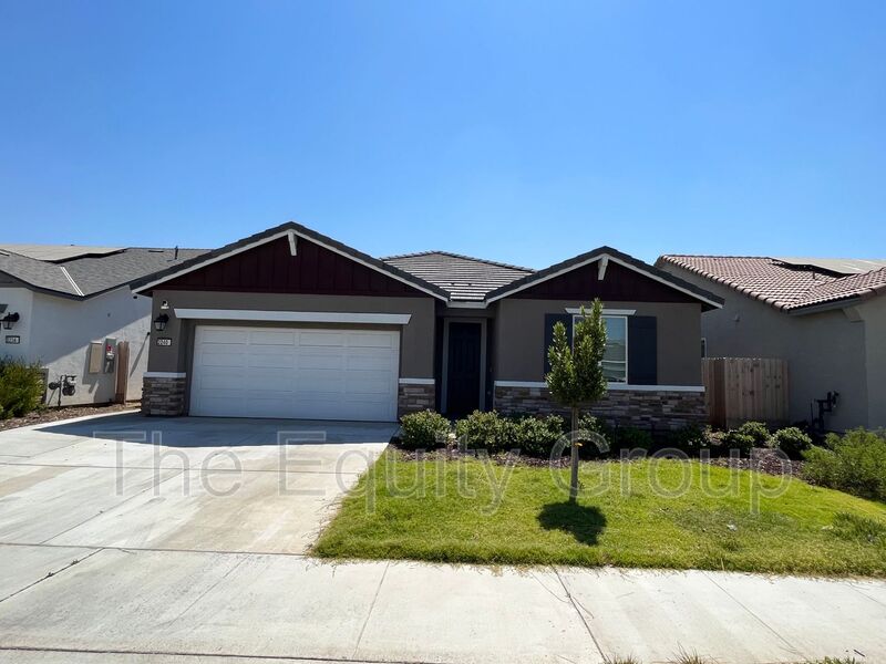 Visalia House: 2240 South Lebec St