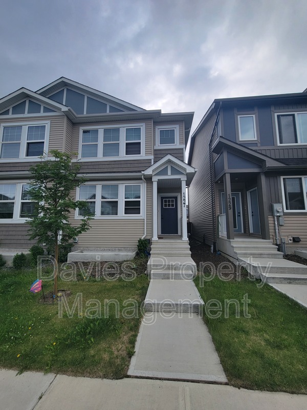 Edmonton House: 1227 Podersky Wynd SW