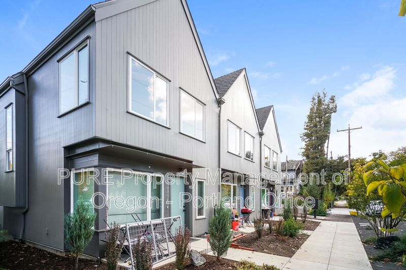 Portland House: 6794 N McKenna