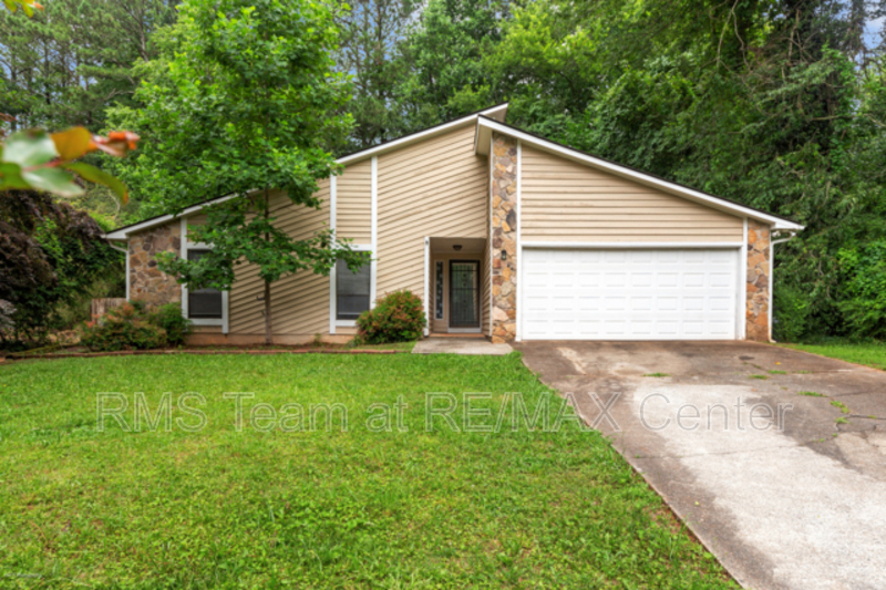 Lawrenceville House: 625 Oxford Hall Dr