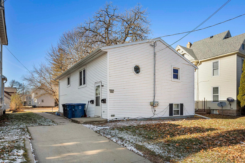 Oshkosh Condo: 1007 Jackson Street - A Lower