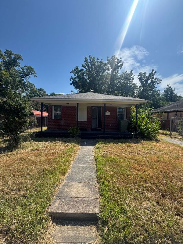 Memphis House: 1304 Oak St