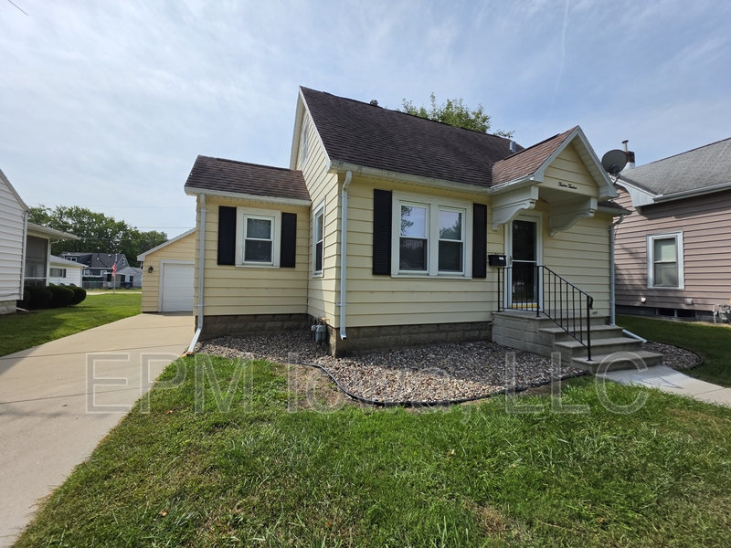 Waterloo House: 1212 Forest Avenue