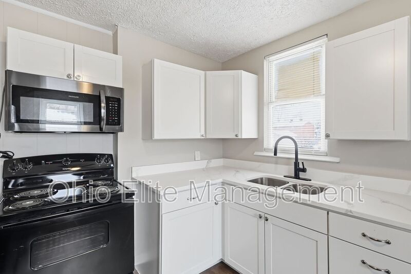 Columbus House: 783 S 18th St