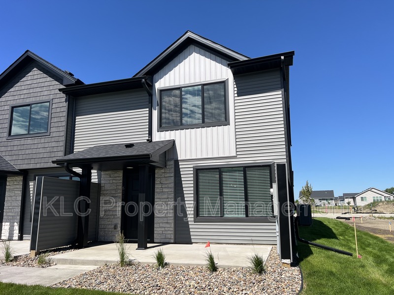 Ankeny Condo: 601 NE Hart Lane - 1