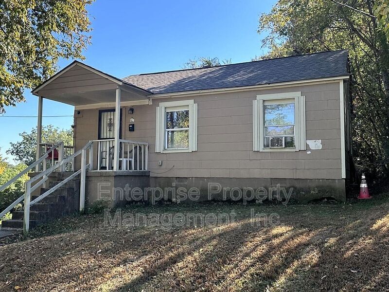 Memphis House: 163 W McKellar Ave