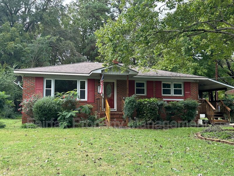Efland House: 118 N Oak Street