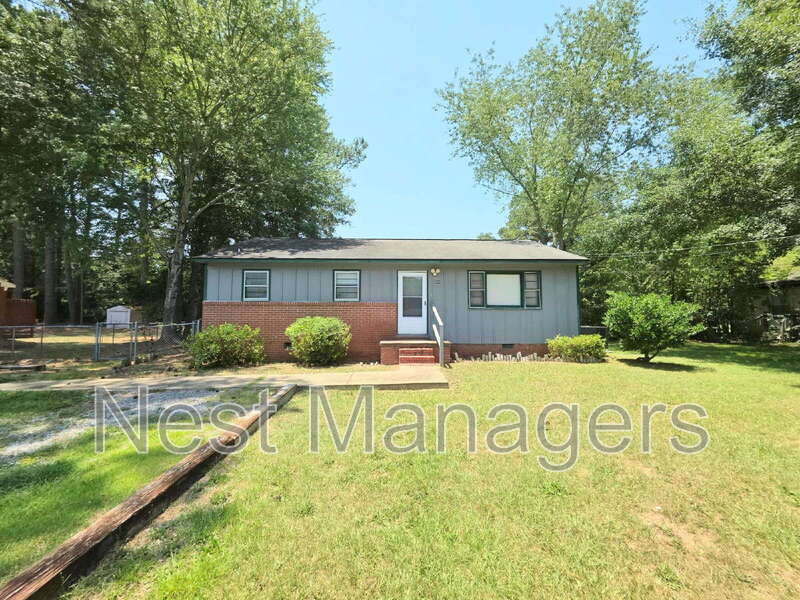 Fayetteville House: 868 71st School Rd