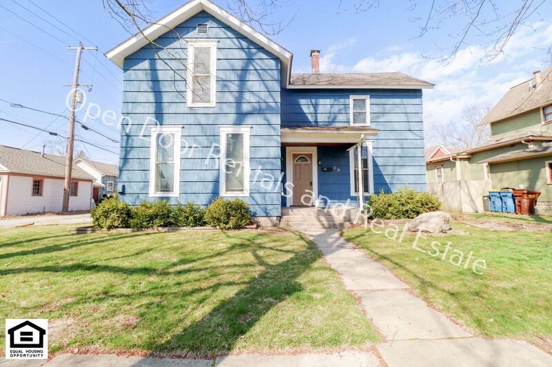 Auburn Condo: 210 W 4th St