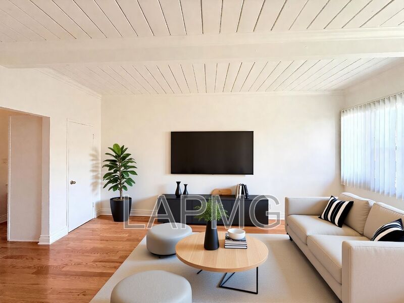 Los Angeles House: 1376 N. Serrano Avenue