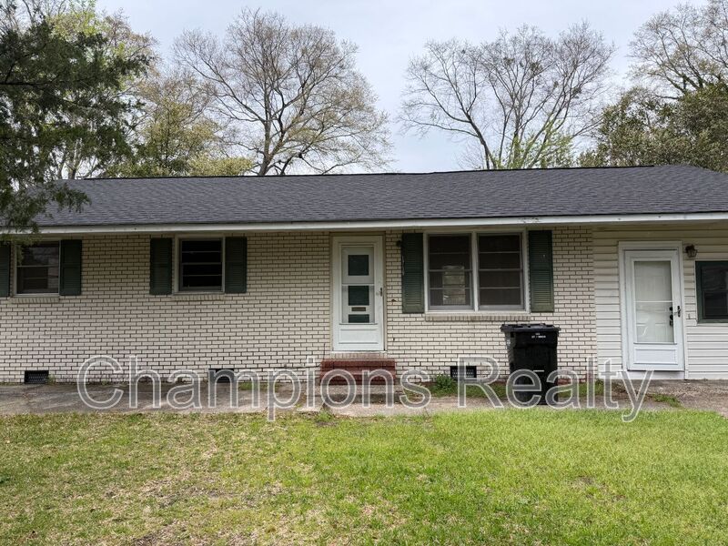 Columbus House: 1719 Celia Drive