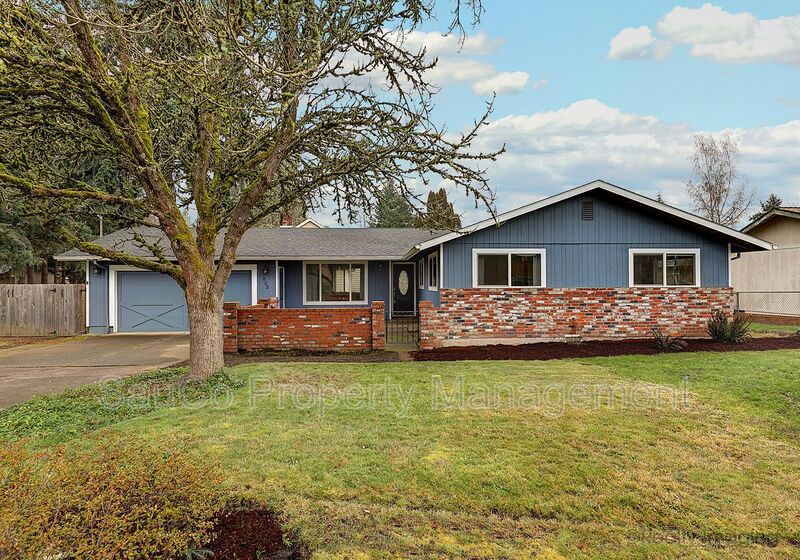 Hillsboro House: 823 Northwest 7th Avenue
